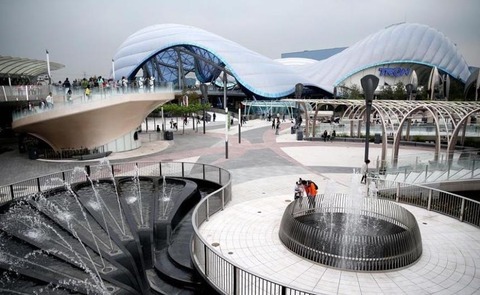 tomorrowland-in-the-disney-resort-in-shanghai