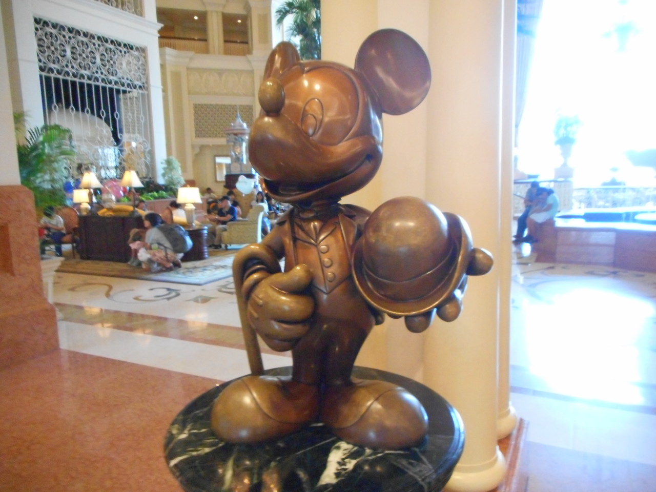 東京ディズニーランドホテルの噴水 : Disney magical Diary！