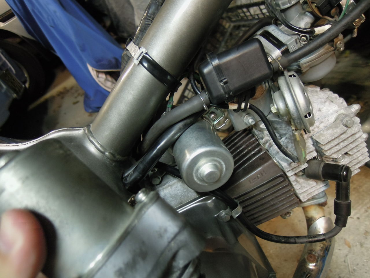 カブ９０のセルモーター交換 シート高さ調整 タイヤ交換 パンク修理 バルブコア交換 バルブキャップ交換 空気圧調整 キーシリンダー付近の保護シート作成 編 バイク素人が送るｄｉｙ日記