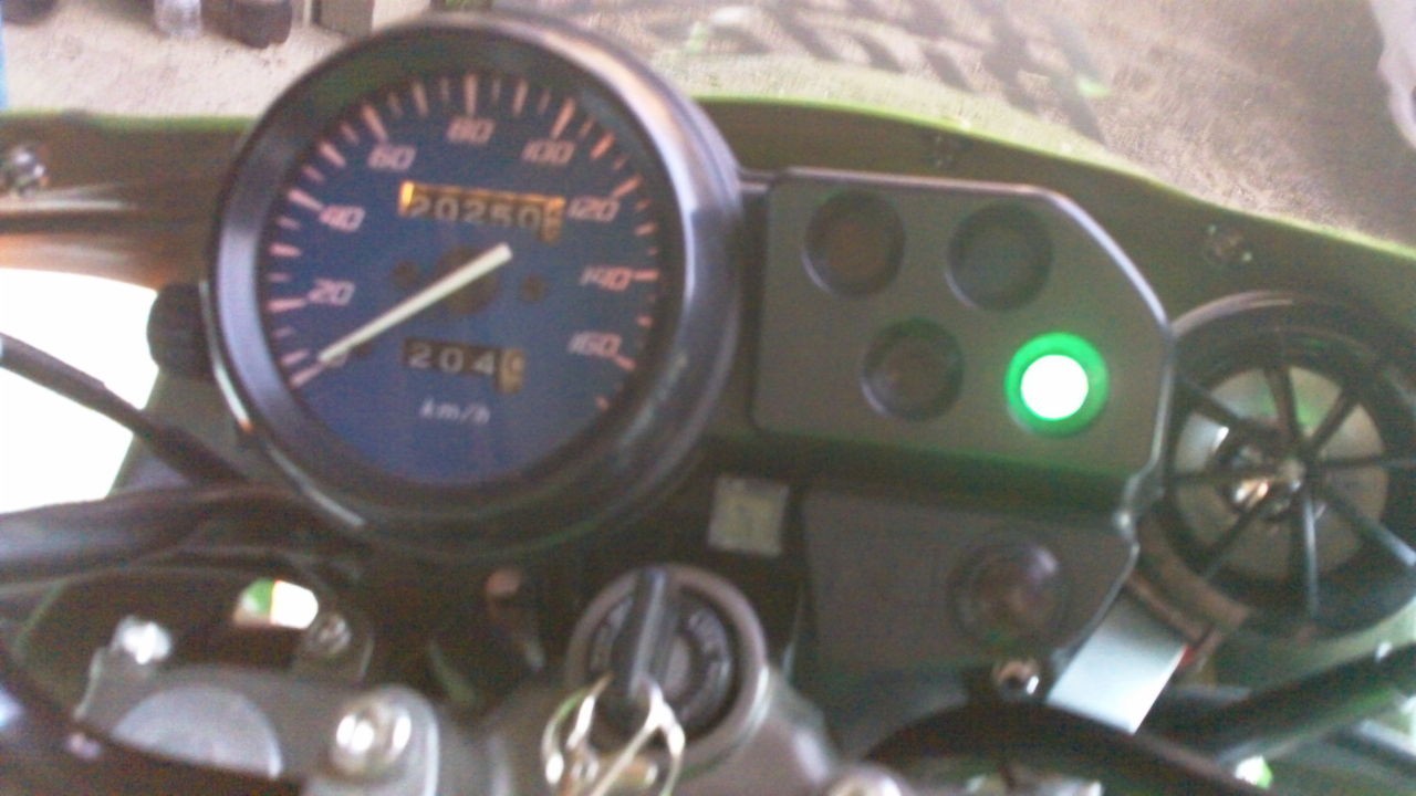 ついに ｖｔｒ２５０復活 編 バッテリー交換 ヘッドライト球交換 ストップランプ球交換 ついでにテープｌｅｄナンバー灯装着 バイク素人が送るｄｉｙ日記