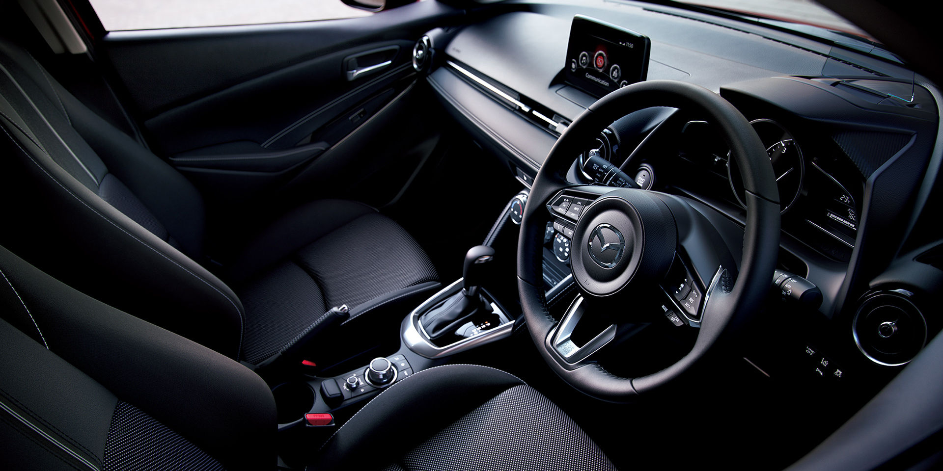 デミオの内装気に行ってますが Demio Xdと1400gtrと一人息子の拓海