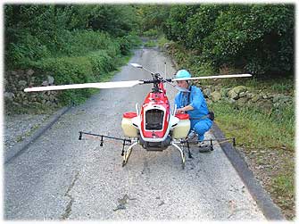 ラジコンヘリコプター農薬散布 車椅子の炭焼き職人奮闘記 ラジコンヘリコプター農薬散布 車椅子の炭焼き職人奮闘記