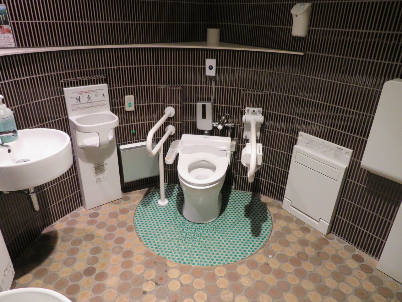 道の駅もっくる新城 トイレ 御手洗倶楽部 道の駅もっくる新城 トイレ 御手洗倶楽部