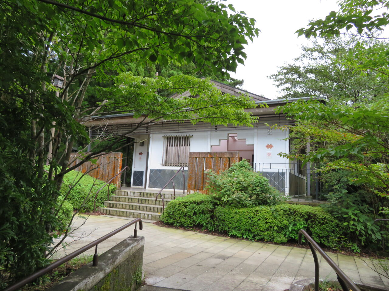 元箱根港付近 公衆トイレ 御手洗倶楽部