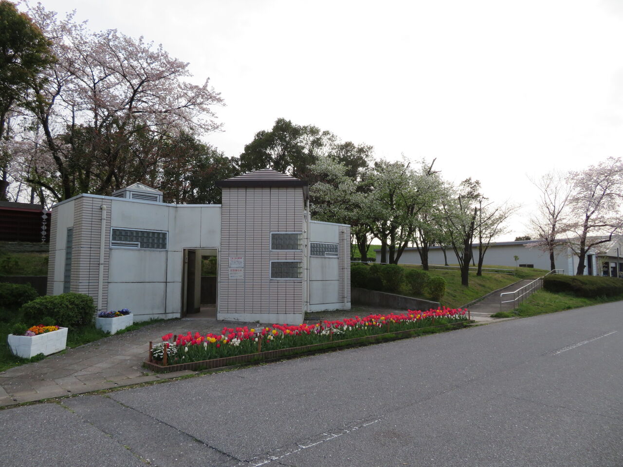 珍品 戸田公園 聖火台下トイレ 御手洗倶楽部 珍品 戸田公園 聖火台下トイレ 御手洗倶楽部