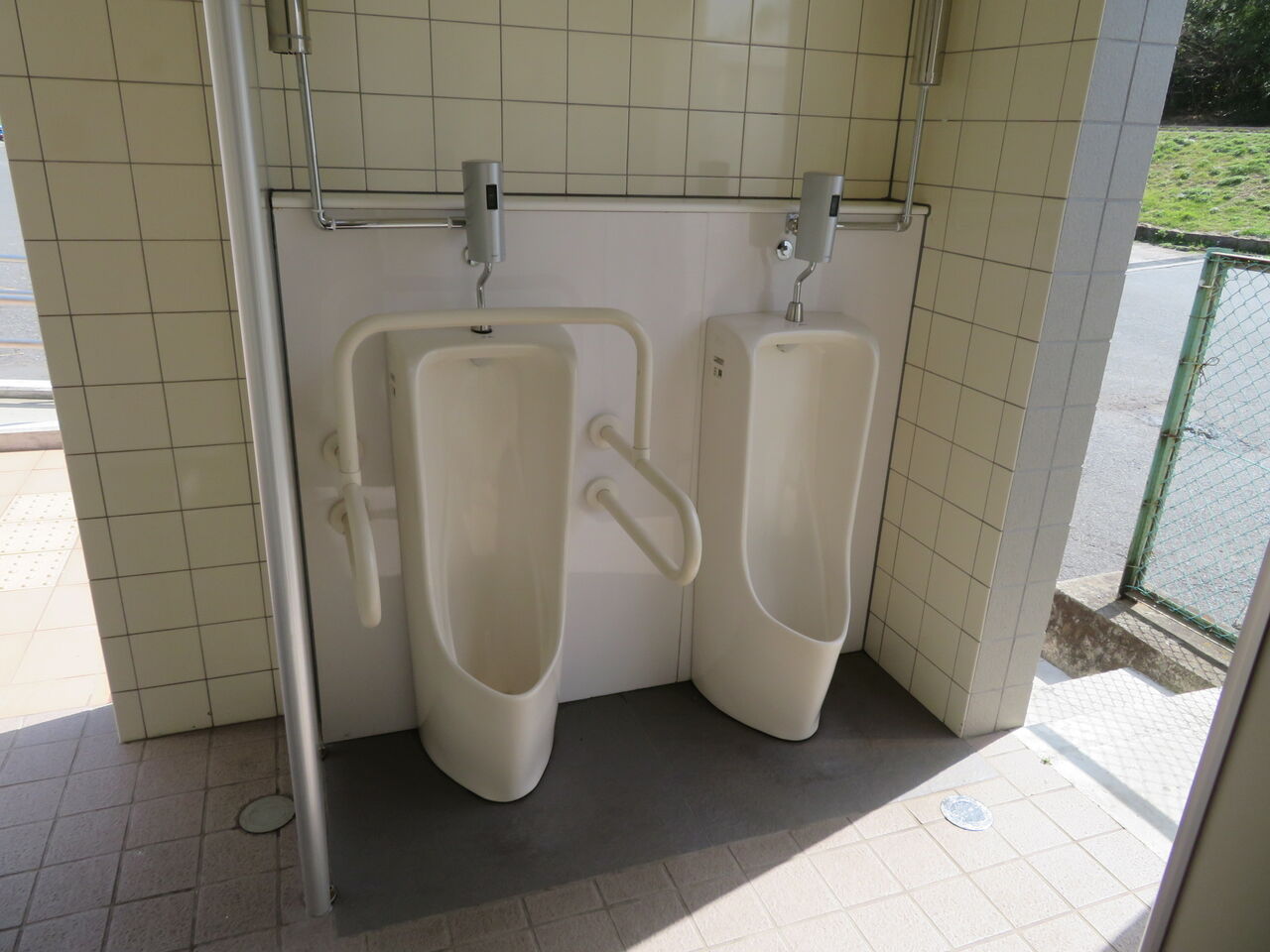 公衆トイレ　露出 葛西臨海公園 ⑰トイレ : おてあらい倶楽部