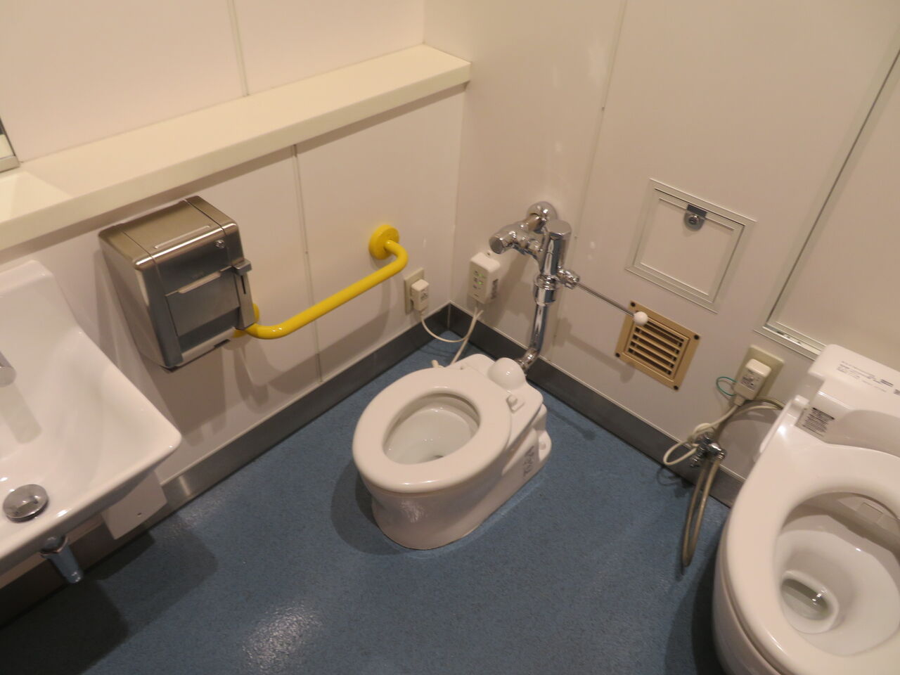 Jrさいたま新都心駅 トイレ 御手洗倶楽部