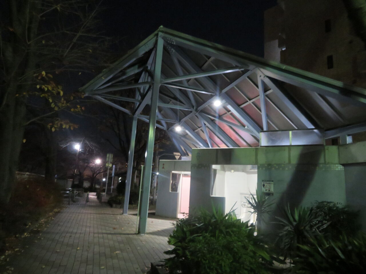 新宿区立大東橋脇公衆便所 御手洗倶楽部
