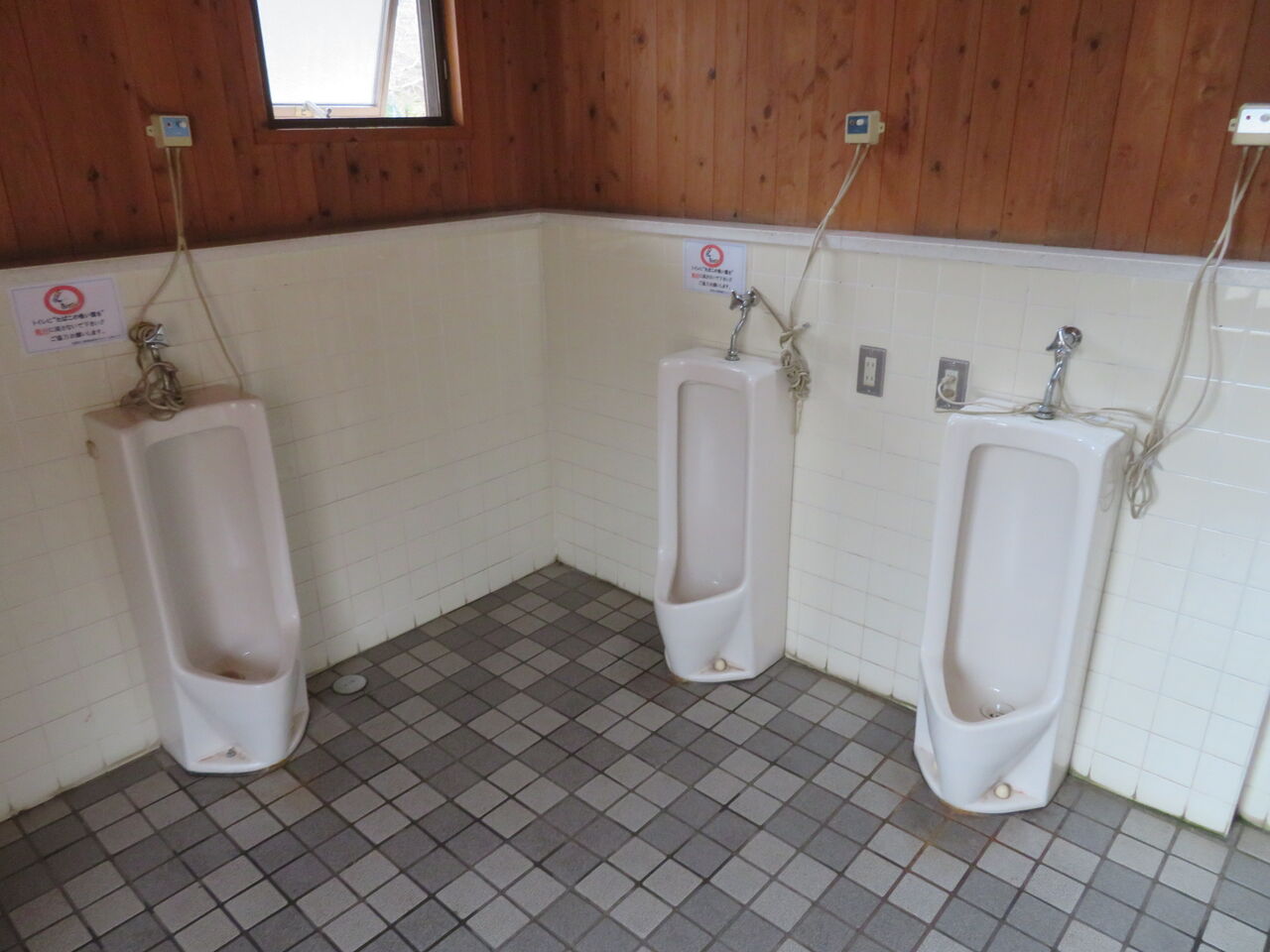 公衆便所 女子高生