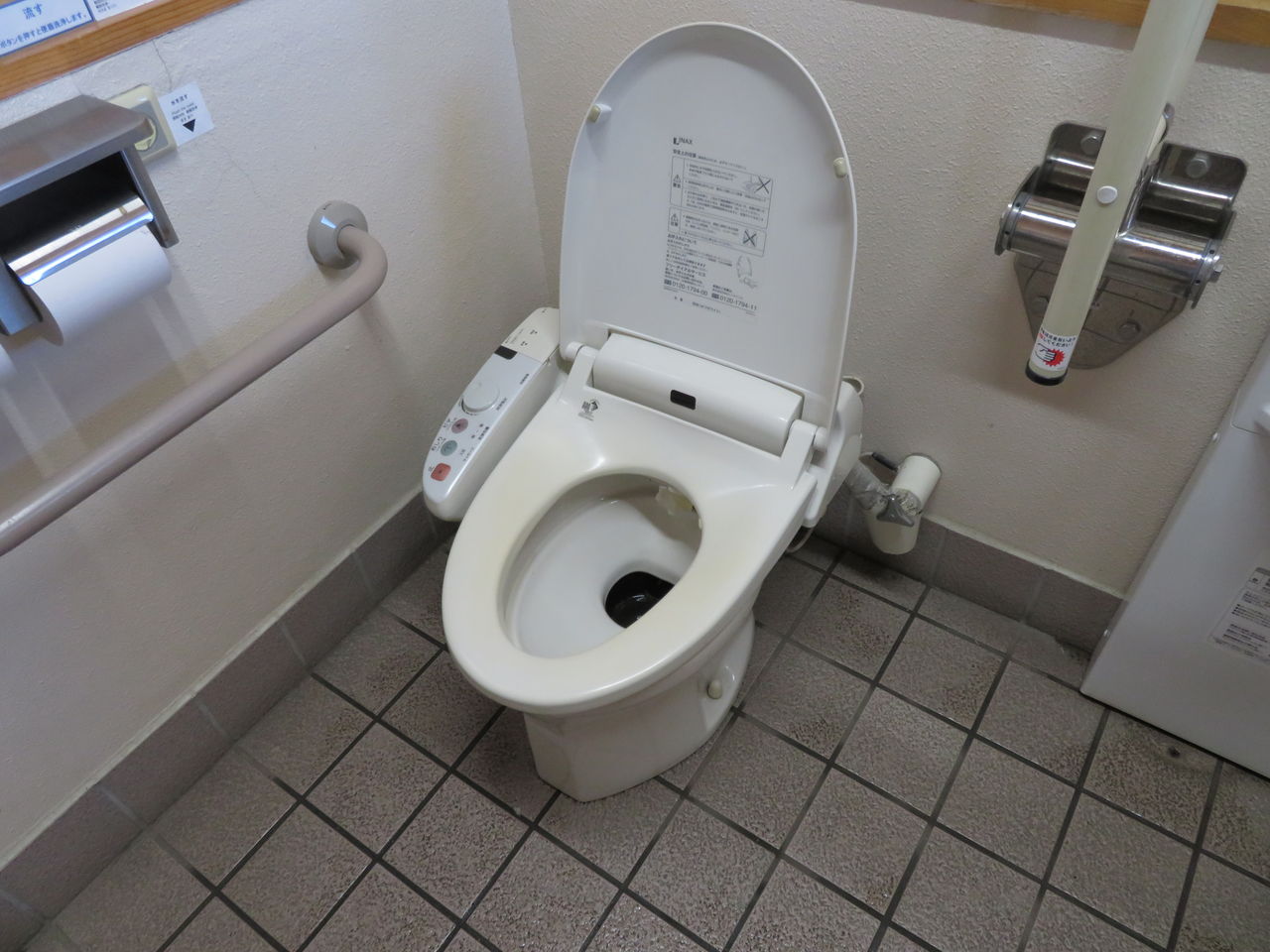 珍品 長浜湖水浴場 駐車場の公衆トイレ 御手洗倶楽部