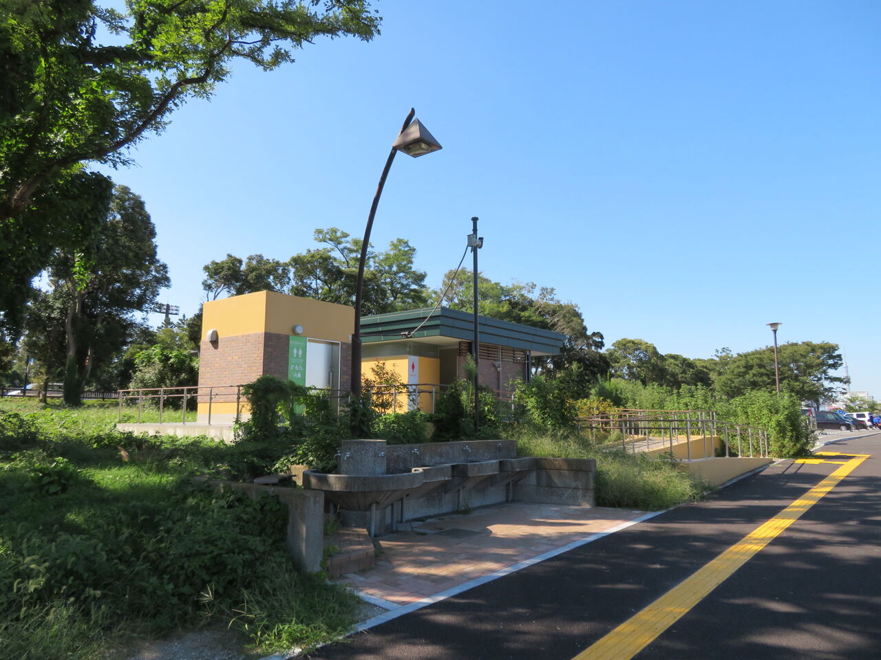 夢の島公園 北駐車場付近トイレ 御手洗倶楽部