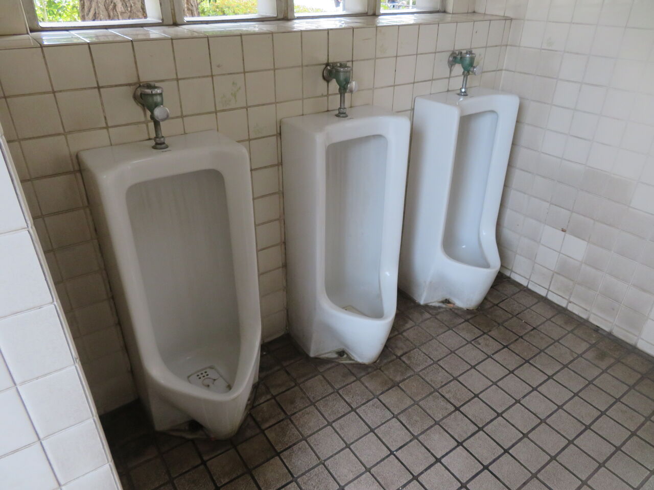 公衆便所 女子高生 東京都慰霊堂南側公衆トイレ : おてあらい倶楽部