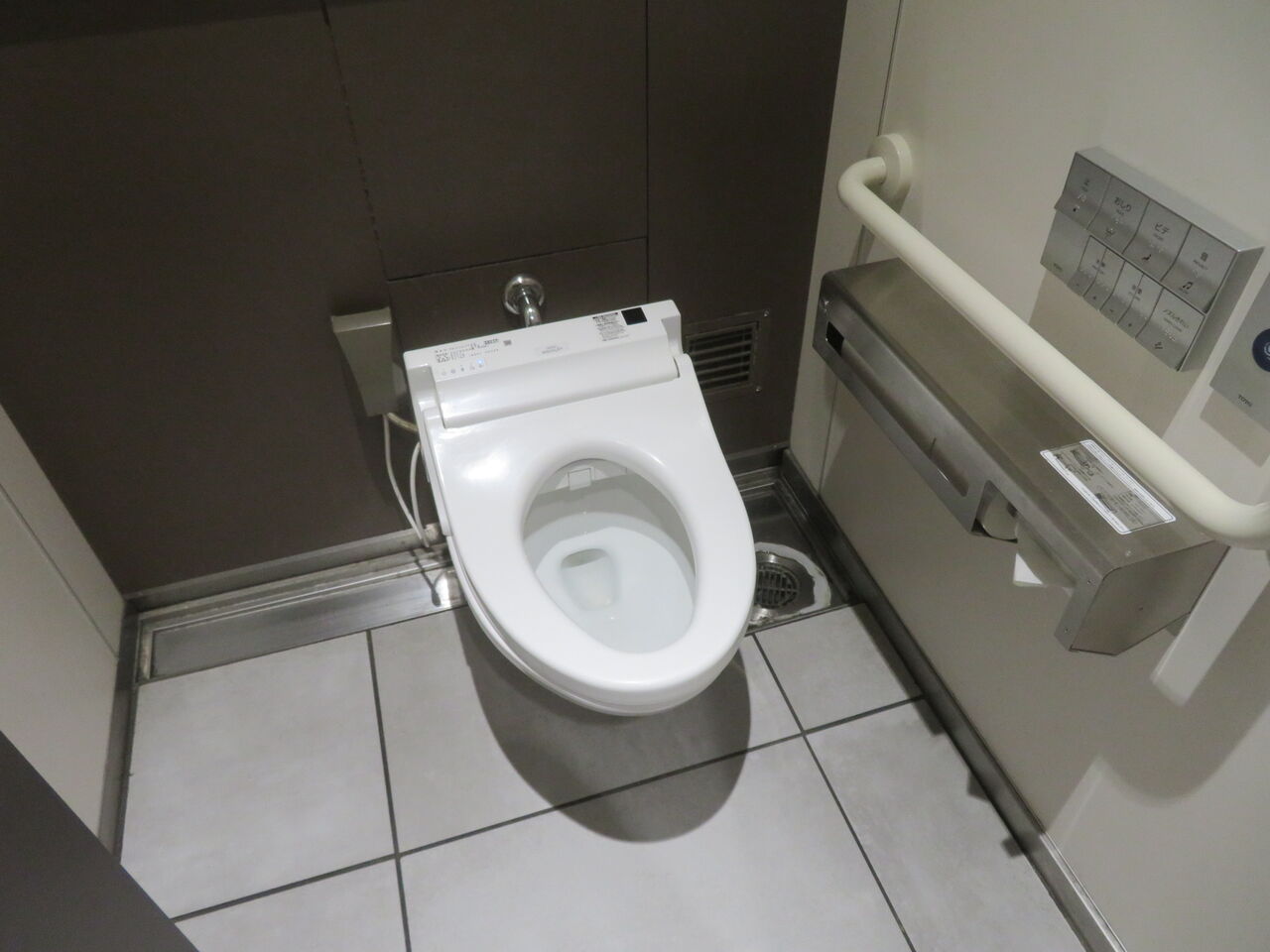 交通施設のトイレ : 御手洗い倶楽部