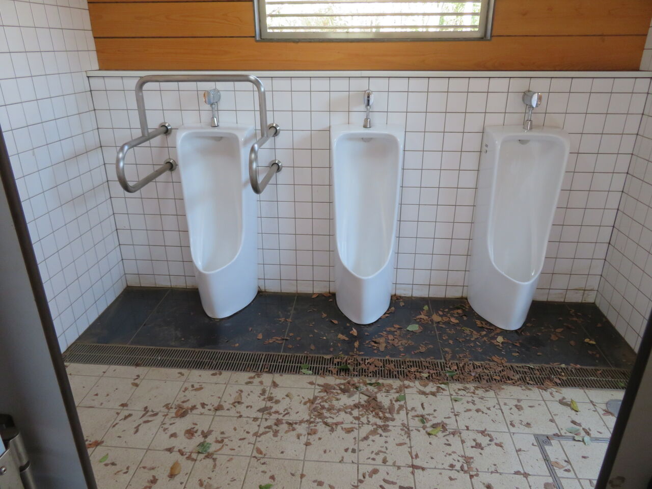 下半身露出　便所 おてあらい倶楽部 - ライブドアブログ