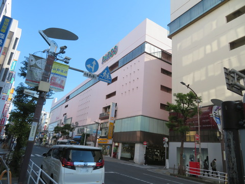 B館
