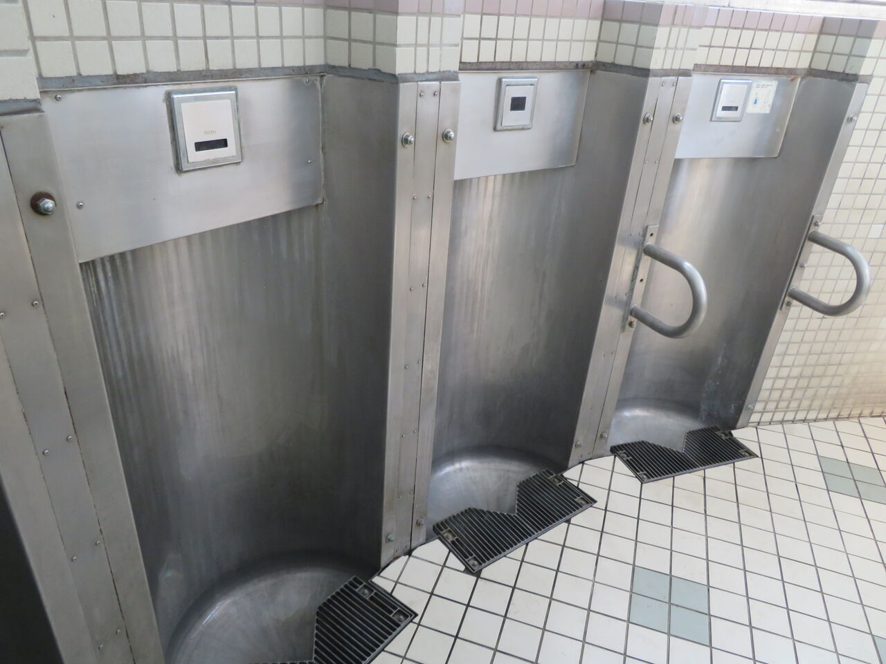 珍品】外濠公園(法大前)公衆便所 : おてあらい倶楽部