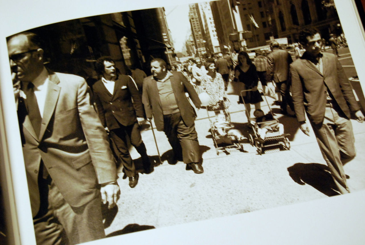 Garry Winogrand. The Man in the Crowd: The Uneasy Streets of Garry 