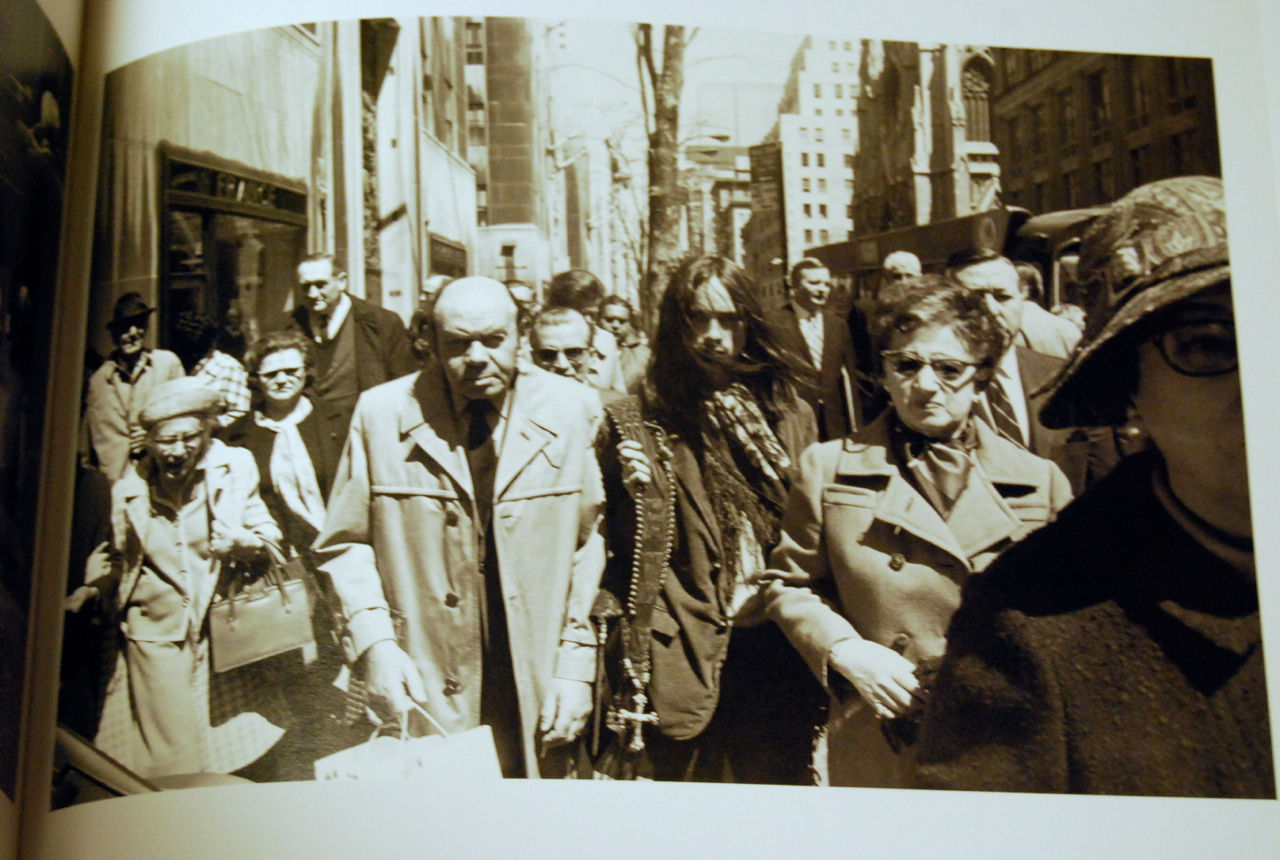 Garry Winogrand. The Man in the Crowd: The Uneasy Streets of Garry 