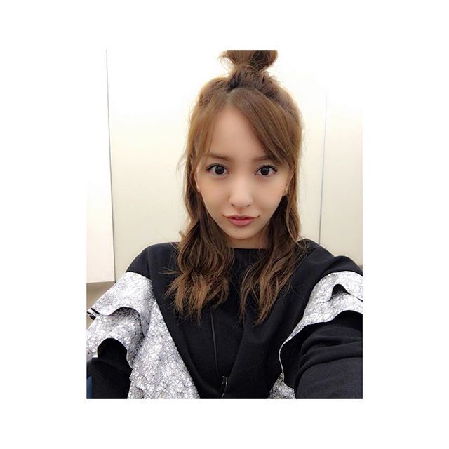 アーティスト ともちんこと板野友美 初めて のハーフお団子ヘア披露 可愛い 新鮮 絶賛の声 タレントゴシップまとめ アーティスト ともちんこと板野友美 初めて のハーフお団子ヘア披露 可愛い 新鮮 絶賛の声 タレントゴシップまとめ