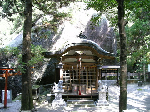 磐船神社拝殿御神体