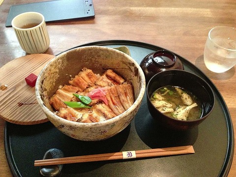1024px-Anago_meshi_,_あなご飯_-_panoramio