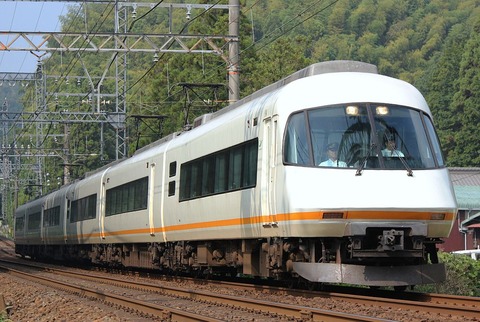 1024px-KINTETSU21000_20131028A