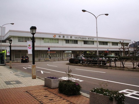 1024px-NakatsugawaStation-2007-3-31