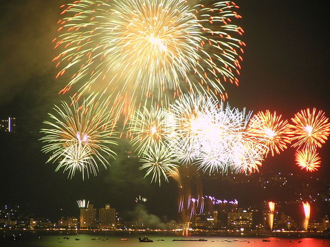 1024px-Suwa-ko_firework_20080815_02