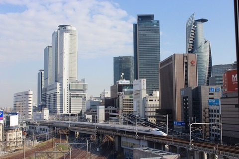 1280px-Shinkansen_in_Downtown_Nagoya
