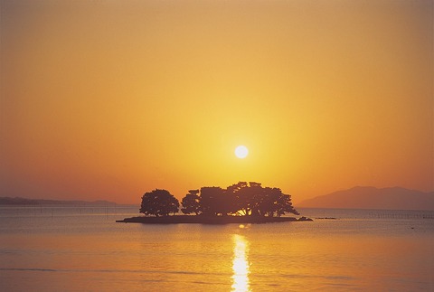 1024px-Shimane-Lake_Shinji-m