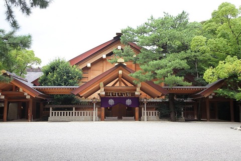 1024px-Kagura-den_in_Atsuta_Jingu_Shrine_2014