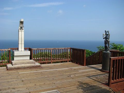 Two_Lovers_Point_in_Izu-City_01