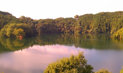 1280px-青蓮寺湖_-_panoramio