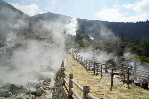 1024px-140322_Unzen_Onsen_Jigoku_Unzen_Nagasaki_pref_Japan13o