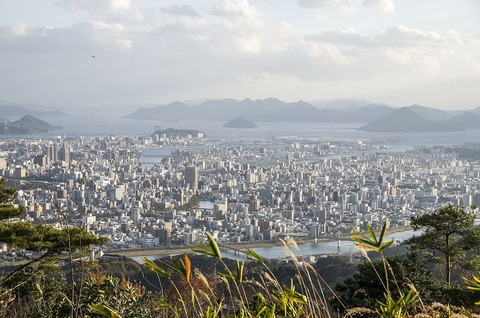 Hiroshima-beautiful_view_to_the_city_and_Inland_sea_-_panoramio