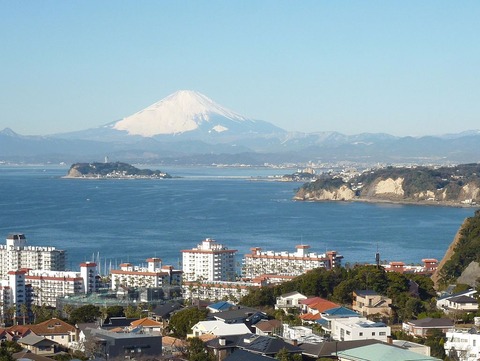 Mt._Fuji_from_Hiroyama_Park_(Zushi)