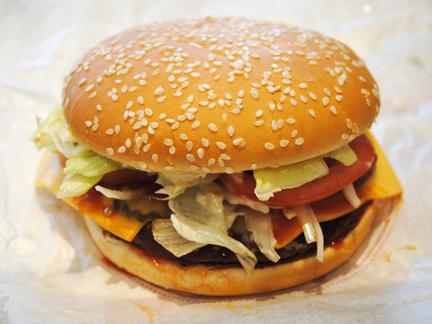 1280px-WHOPPER_with_Cheese,_at_Burger_King_(2014.05.04)