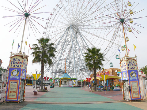 1024px-Nagoya_port_Sea-Train_Land_01