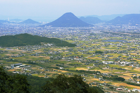 1024px-Sanuki-heiya_view_from_Izutama-jinja_Kotohira-gu01s5s4200