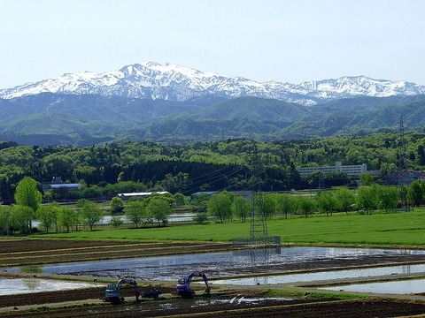 800px-Mt_Hakusan_from_Komatsu