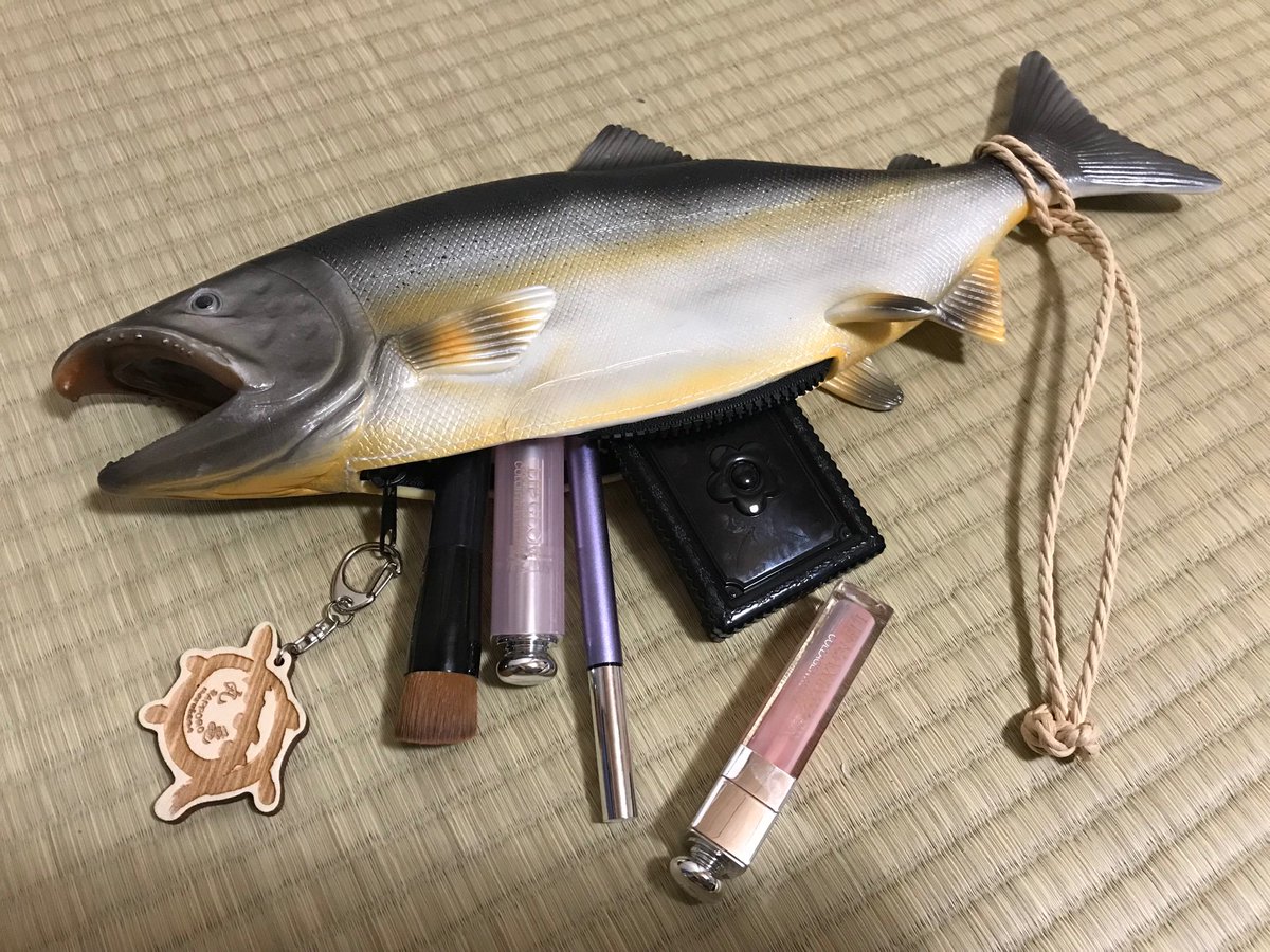 北海道 丸亀 鮭バッグ にネット騒然 北海道の新名物お土産品に こういう遊び心 嫌いじゃない 部屋で飾る用に欲しい 旅行行こうず ー国内旅行まとめブログー 北海道 丸亀 鮭バッグ にネット騒然 北海道の新名物お土産品に こういう遊び心 嫌いじゃない 部屋で飾る用に欲しい 旅行行こうず ー国内旅行まとめブログー