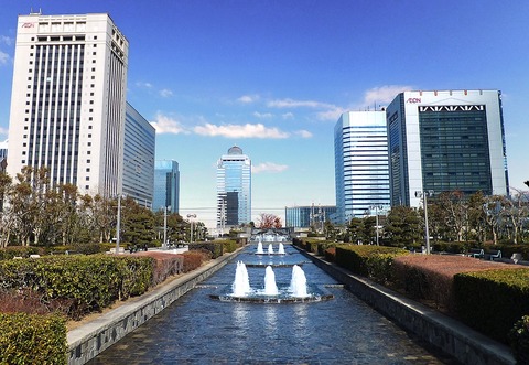 1024px-View_of_Makuhari-New-City,_Business_area(cropped)