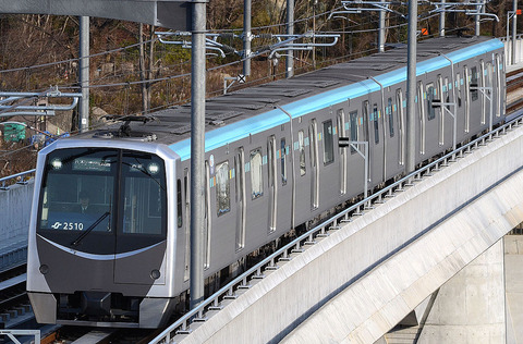 1024px-Sendai_subway_2000_series
