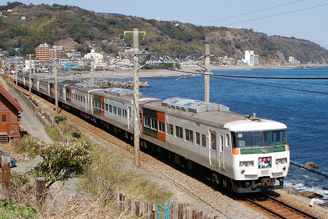 1024px-JR_East_185_Limited_Express_Odoriko