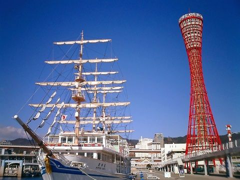 Kobe_port_tower_and_Nihonmaru_replica