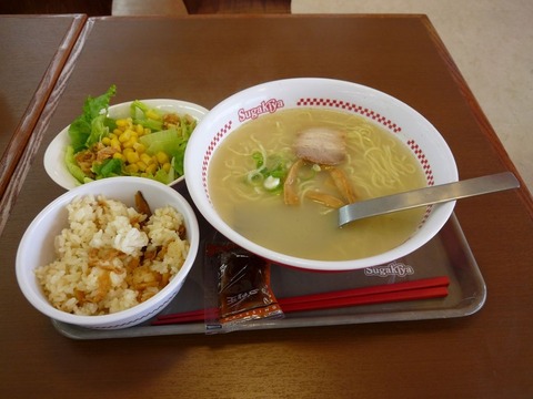 1024px-Raman-SaladSet