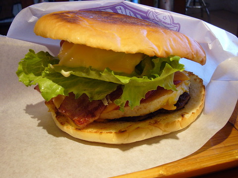 1024px-The_Sasebo_burger_made_at_The_Logkit