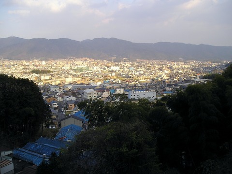 View_from_Yamashina-basin_and_the_Suberiishi-Pass_Kyoto,JAPAN