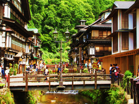 1280px-Ginzan_Onsen_2019_no.3