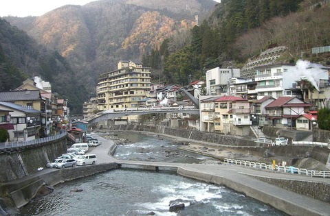 1024px-Tsuetate-hotspring01